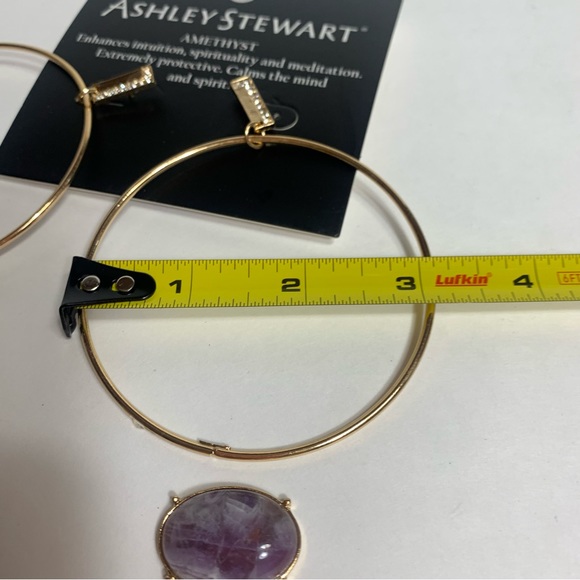 Junk jewelry. Pair of earrings but one has broken stone. - Picture 2 of 5